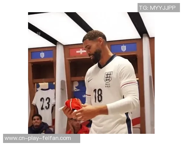 奇克重返英格兰国家队七年后获赠纪念帽子表达喜悦之情