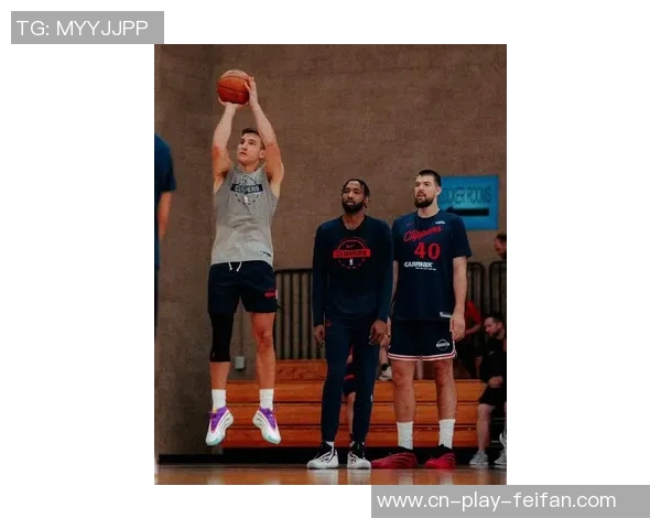 快船首发阵容揭晓哈登博格丹莱昂纳德小琼斯与祖巴茨联手对阵龙狮