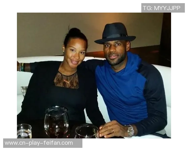 詹姆斯回忆追求妻子历程：孤独岁月让我渴望真爱与陪伴