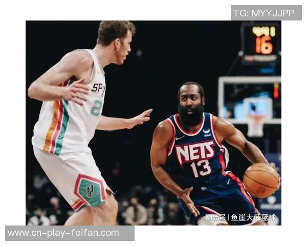 克拉克斯顿半场表现亮眼8投5中贡献12分9篮板4助攻正负值高达20 克拉克斯顿半场表现亮眼8投5中贡献12分9篮板4助攻正负值高达20